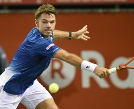 Stan Wawrinka of Switzerland reaches for a return against Benoit Paire of France during their men's singles final match at the Japan Open tennis tournament in Tokyo on October 11, 2015.       AFP PHOTO / Toru YAMANAKA